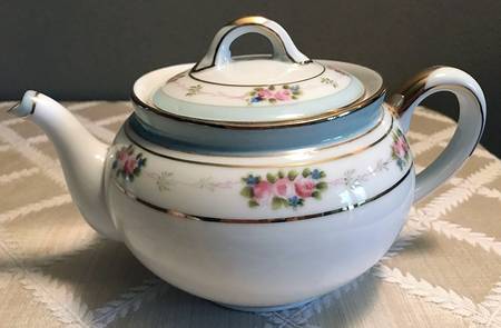N616 Teapot & Lid