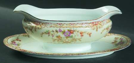 N62 Gravy Boat with Attached Underplate