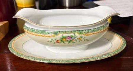 N634 Gravy Boat with Attached Underplate