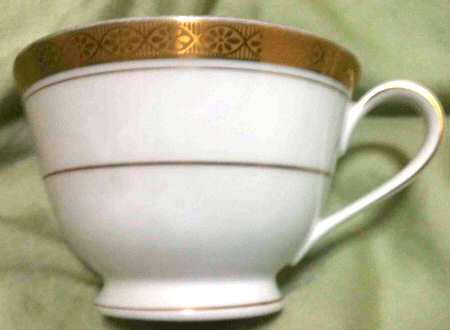 N639 Footed Cup