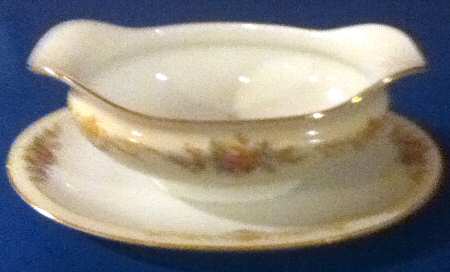 N641 Gravy Boat with Attached Underplate