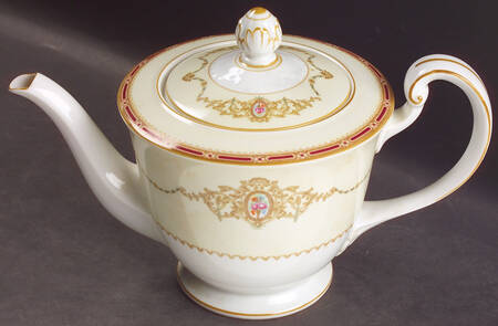 N662 Teapot & Lid