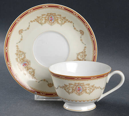 N662 Footed Cup & Saucer Set