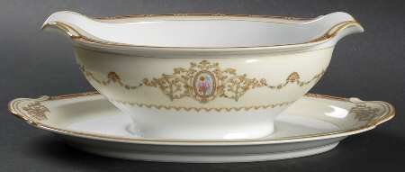N662 Gravy Boat with Attached Underplate