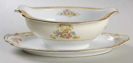 N67 Gravy Boat with Attached Underplate