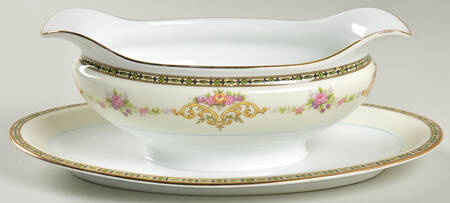 N672 Gravy Boat with Attached Underplate