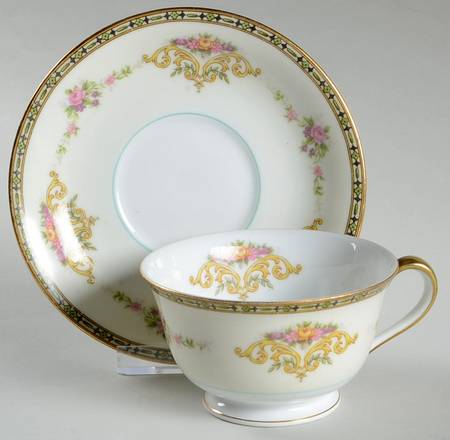 N672 Footed Cup & Saucer Set