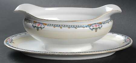 N675 Gravy Boat with Attached Underplate