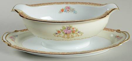 N68 Gravy Boat with Attached Underplate