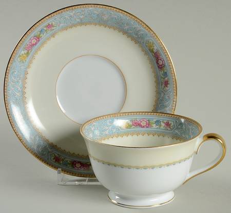 N681 Footed Cup & Saucer Set