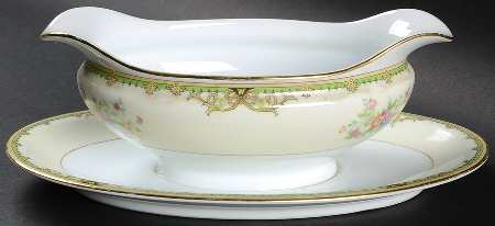 N686 Gravy Boat with Attached Underplate