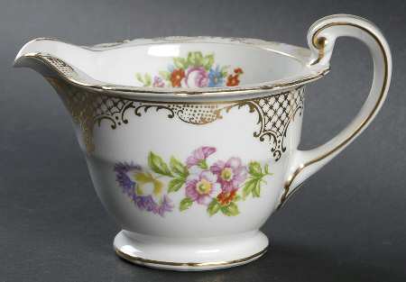 N696 Creamer
