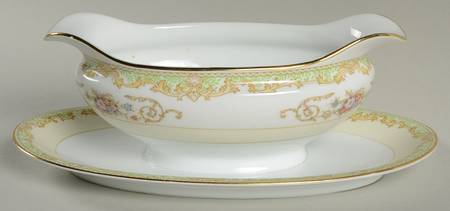 N70 Gravy Boat with Attached Underplate
