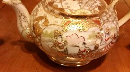 N706 Teapot & Lid