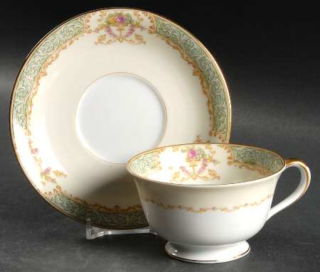 N71 Footed Cup & Saucer Set