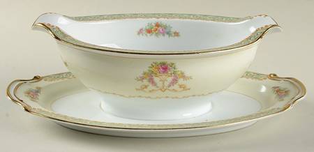 N71 Gravy Boat with Attached Underplate