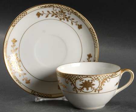 N697 Flat Cup & Saucer Set