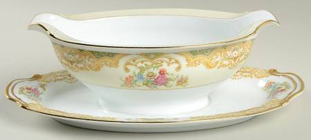 N72 Gravy Boat with Attached Underplate
