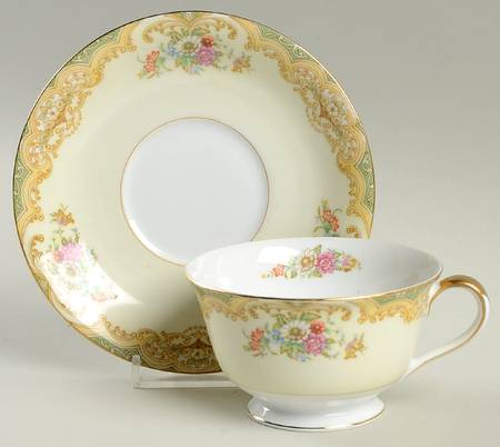 N72 Footed Cup & Saucer Set
