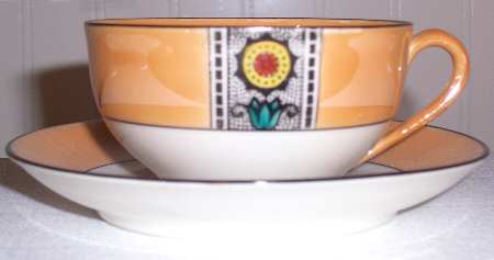N721 Flat Cup & Saucer Set