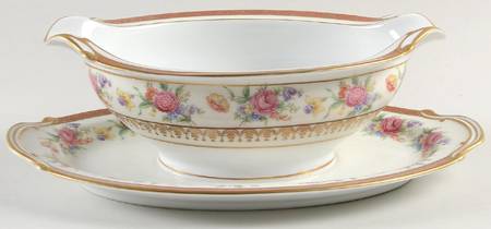 N735 Gravy Boat with Attached Underplate