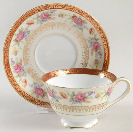N735 Footed Cup & Saucer Set