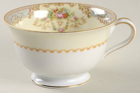 N74 Footed Cup