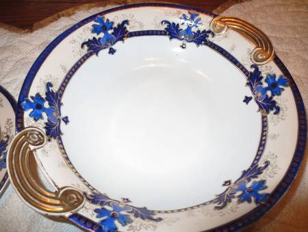 N741 Handled Cake Plate