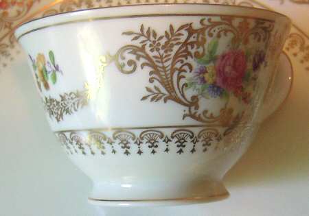 N742 Footed Cup