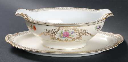 N742 Gravy Boat with Attached Underplate