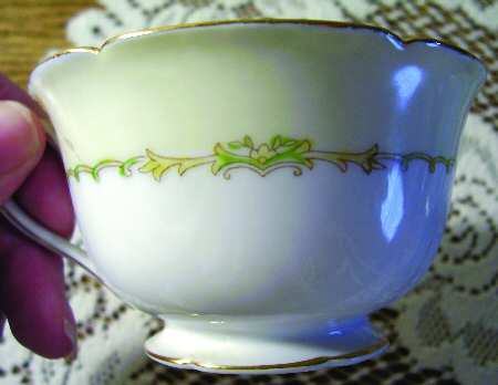 N761 Footed Cup