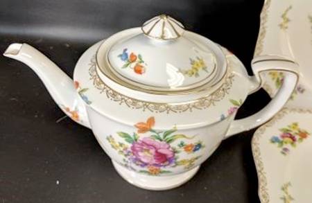 N764 Teapot & Lid