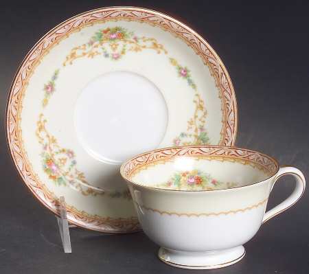 N77 Footed Cup & Saucer Set