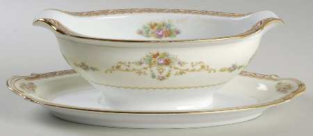 N77 Gravy Boat with Attached Underplate