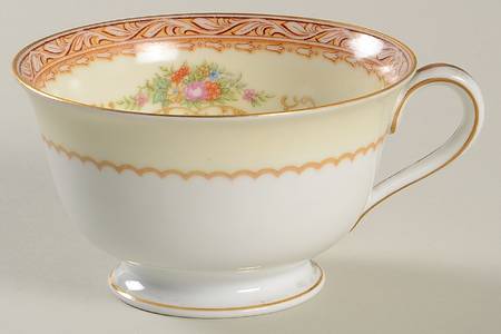 N77 Footed Cup