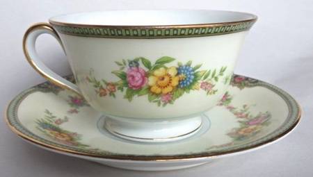 N770 Footed Cup & Saucer Set