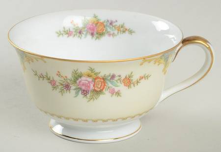N771 Footed Cup