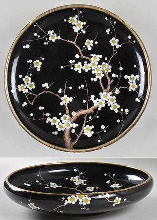 N772 Black Centerpiece