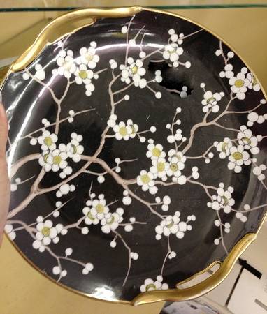 N772 Black Handled Cake Plate