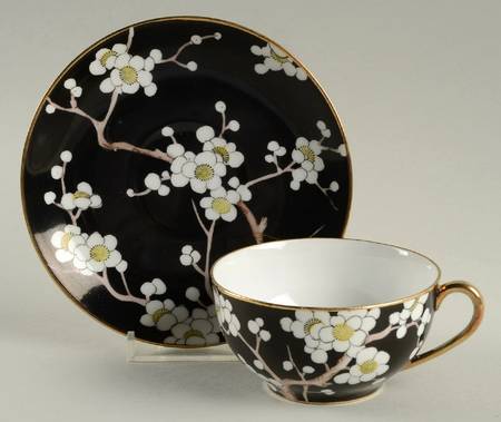N772 Black Flat Cup & Saucer Set