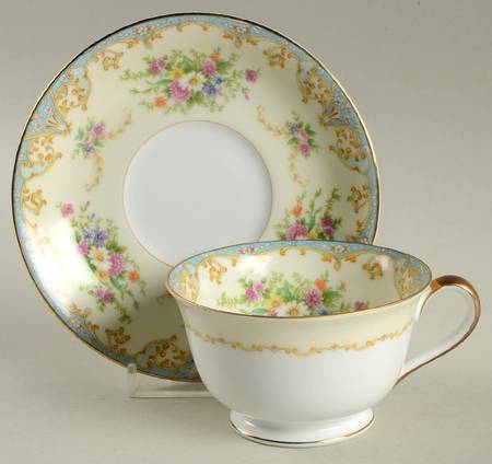 N777 Footed Cup & Saucer Set