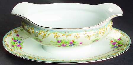 N777 Gravy Boat with Attached Underplate