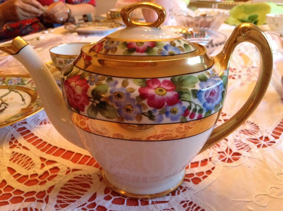 N787 Teapot & Lid