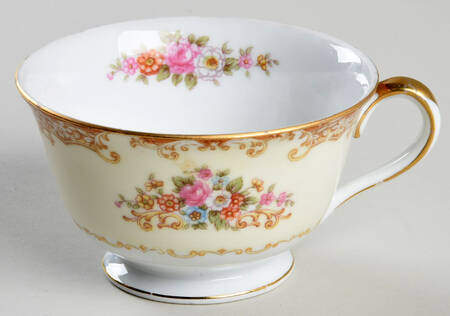 N79 Footed Cup