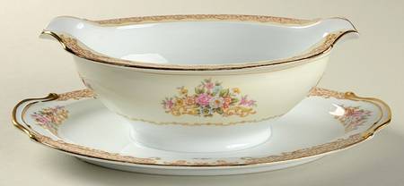 N79 Gravy Boat with Attached Underplate