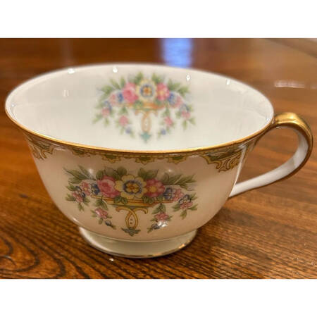 N818 Footed Cup