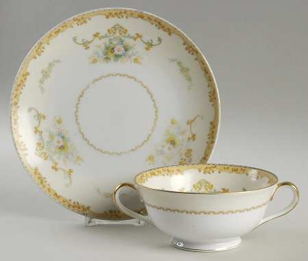 N82 Footed Cream Soup Bowl & Saucer Set