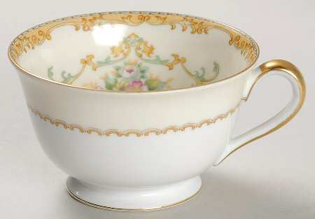 N82 Footed Cup