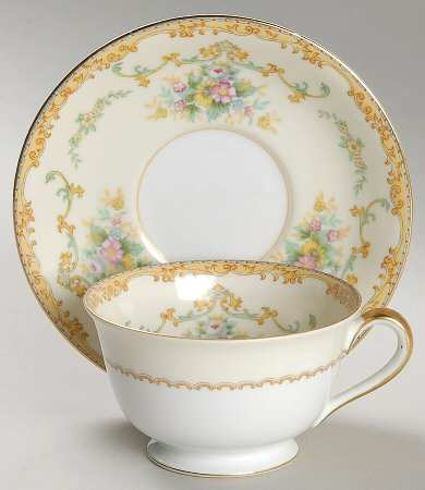 N82 Footed Cup & Saucer Set