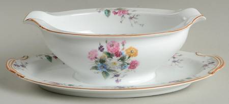 N824 Gravy Boat with Attached Underplate